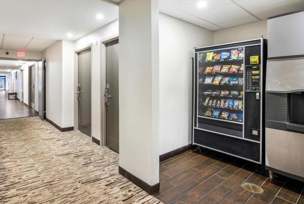 Red Roof Inn Plus+ Boston - Woburn/ Burlington Esterno foto